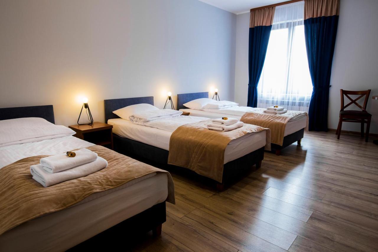 Gosciniec Ceglane Katy Hotel Dwikozy Eksteriør billede