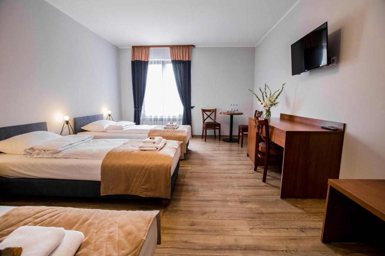 Gosciniec Ceglane Katy Hotel Dwikozy Eksteriør billede