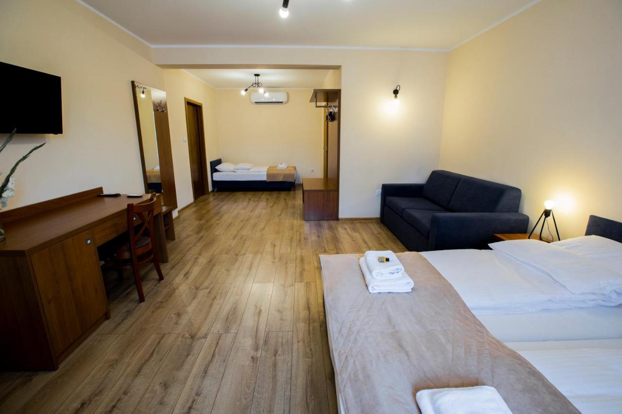 Gosciniec Ceglane Katy Hotel Dwikozy Eksteriør billede