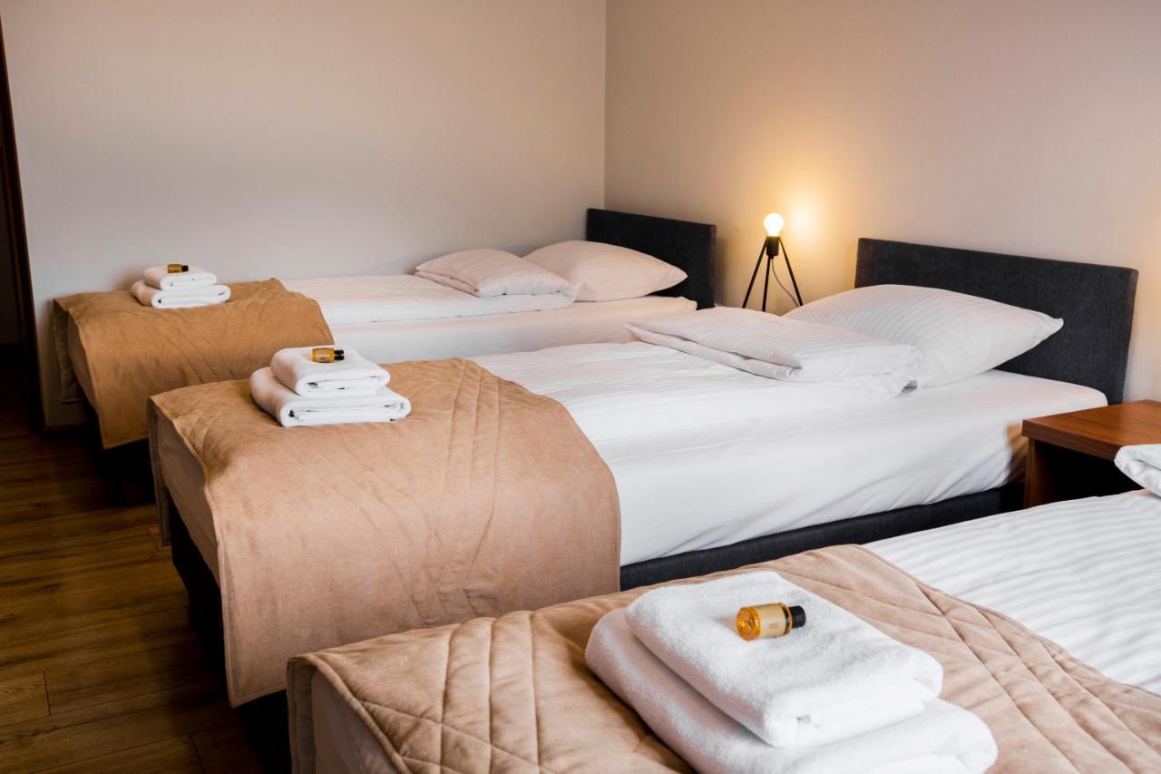 Gosciniec Ceglane Katy Hotel Dwikozy Eksteriør billede